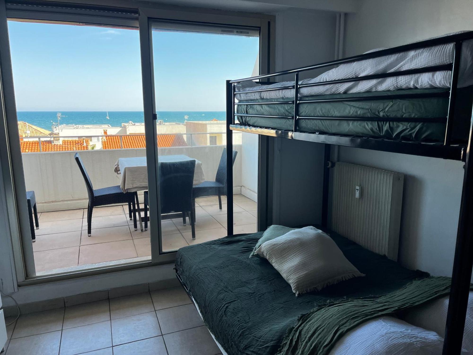 Carnon Vue Mer, Plages Clim Restaurants Commerces * Mauguio